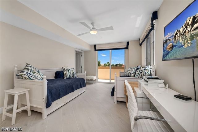 6597 Nicholas BLVD 401, Naples, FL 34108