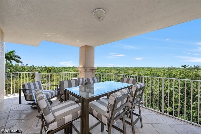 6597 Nicholas BLVD 401, Naples, FL 34108