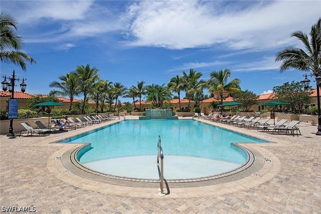 6597 Nicholas BLVD 401, Naples, FL 34108
