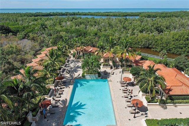 6597 Nicholas BLVD 401, Naples, FL 34108