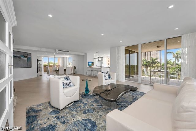 6597 Nicholas BLVD 401, Naples, FL 34108