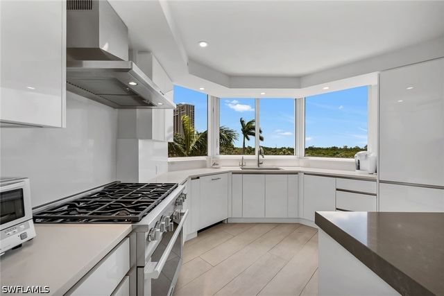 6597 Nicholas BLVD 401, Naples, FL 34108