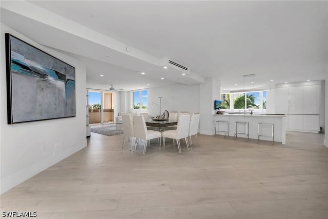6597 Nicholas BLVD 401, Naples, FL 34108