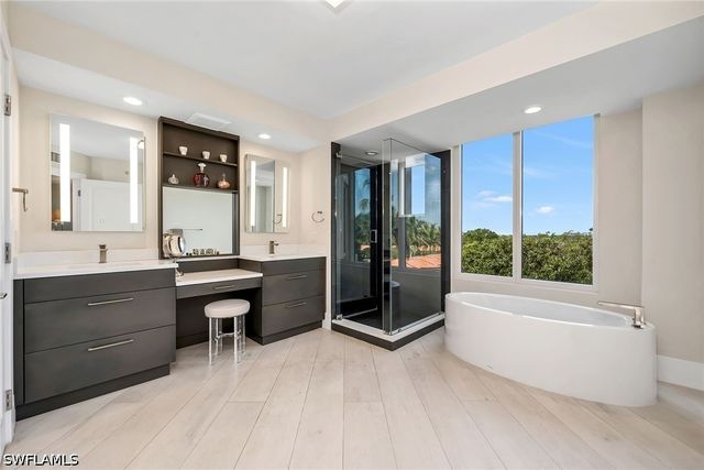 6597 Nicholas BLVD 401, Naples, FL 34108