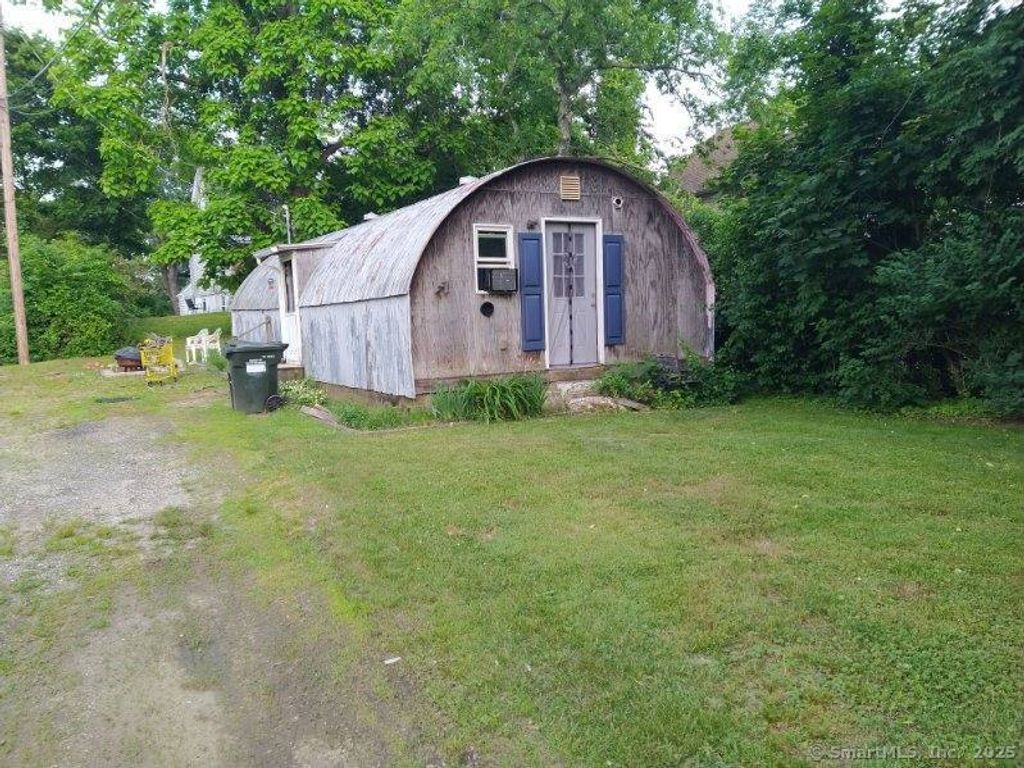 17 Sylvester Street, Norwich, CT 06360