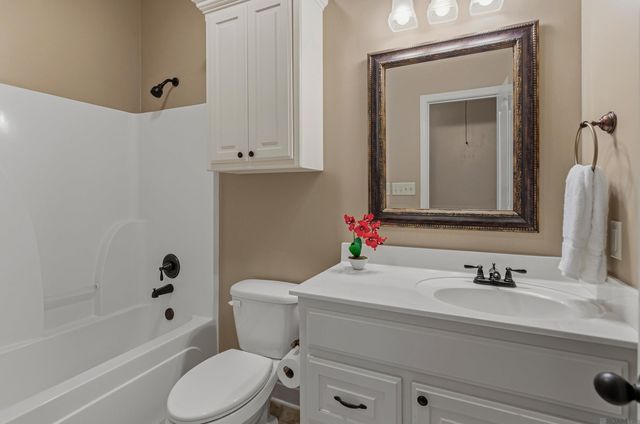 39112 Driftwood Lake Dr, Gonzales, LA 70737