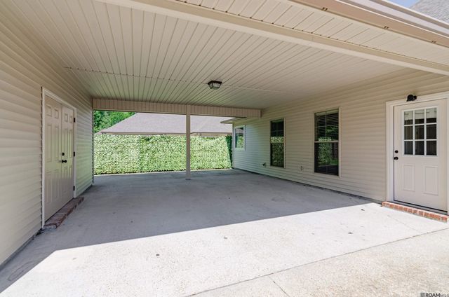 39112 Driftwood Lake Dr, Gonzales, LA 70737