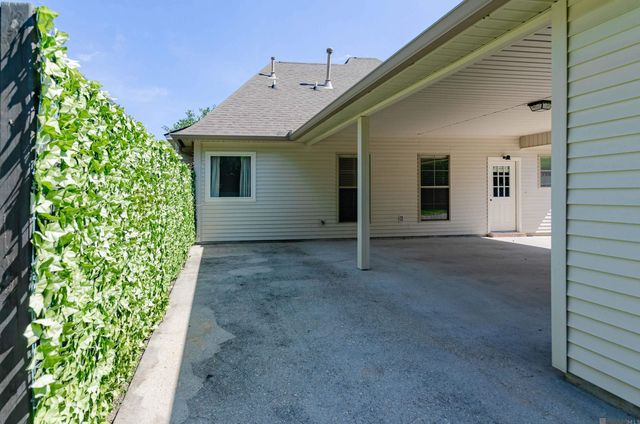 39112 Driftwood Lake Dr, Gonzales, LA 70737