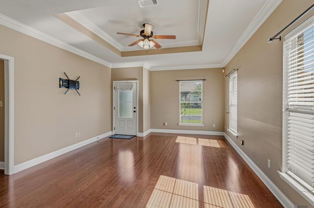 39112 Driftwood Lake Dr, Gonzales, LA 70737