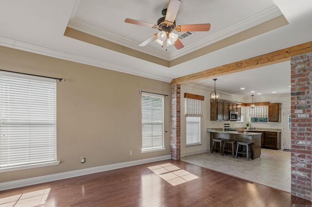 39112 Driftwood Lake Dr, Gonzales, LA 70737