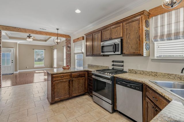 39112 Driftwood Lake Dr, Gonzales, LA 70737