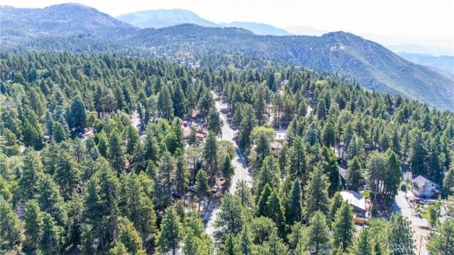 31430 Frontier, Running Springs, CA 92382