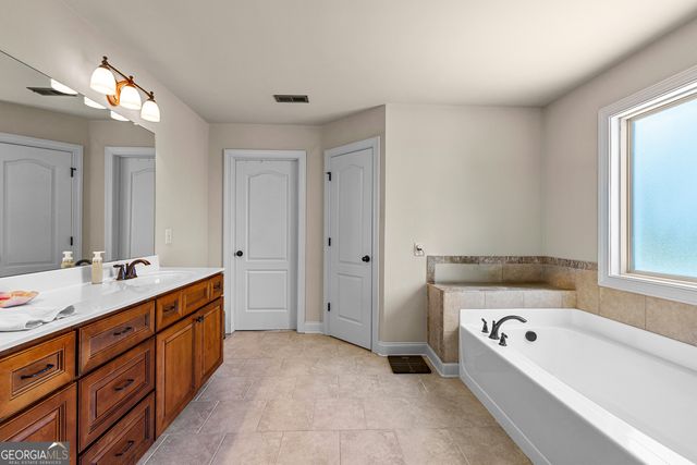 211 Fox Hall Crossing W, Senoia, GA 30276