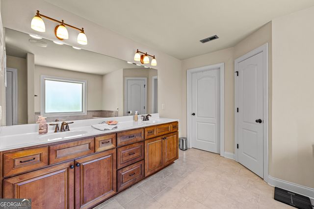 211 Fox Hall Crossing W, Senoia, GA 30276