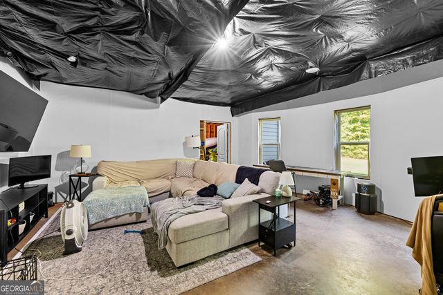 211 Fox Hall Crossing W, Senoia, GA 30276