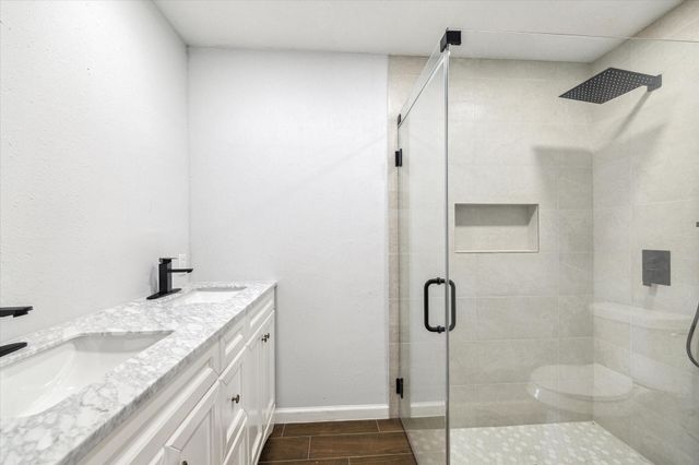 8628 Maplecrest Drive, Houston, TX 77099