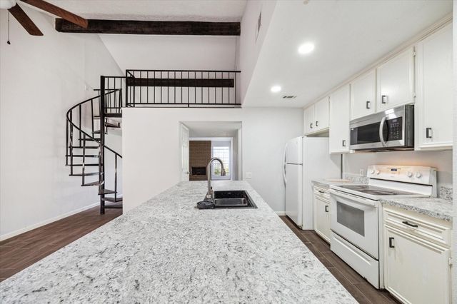 8628 Maplecrest Drive, Houston, TX 77099