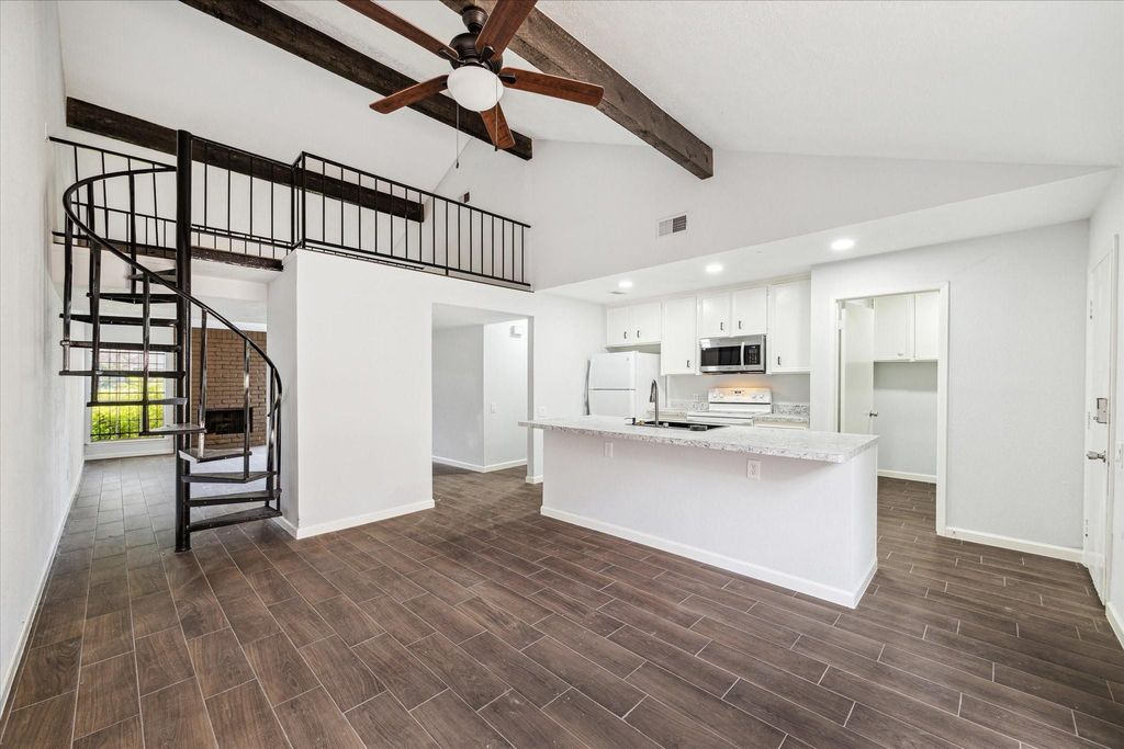 8628 Maplecrest Drive, Houston, TX 77099