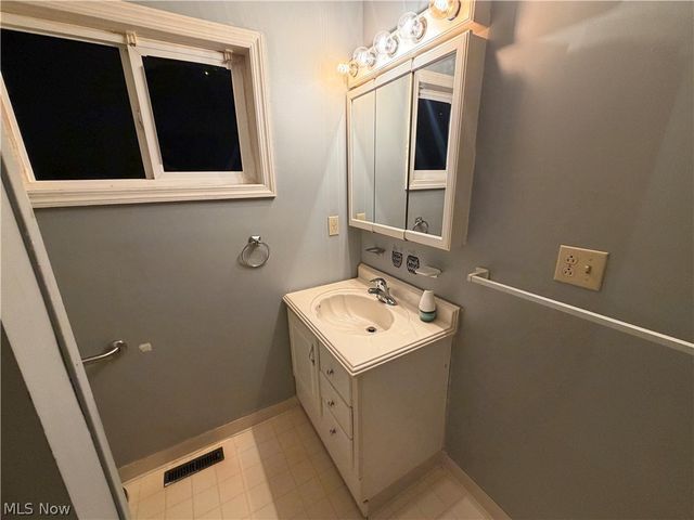 3510 Trumbull Street, Bellaire, OH 43906