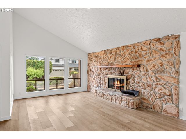 7206 N AMHERST St, Portland, OR 97203