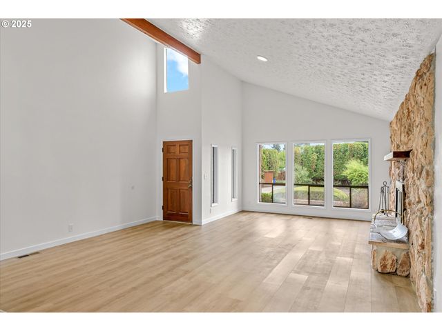7206 N AMHERST St, Portland, OR 97203