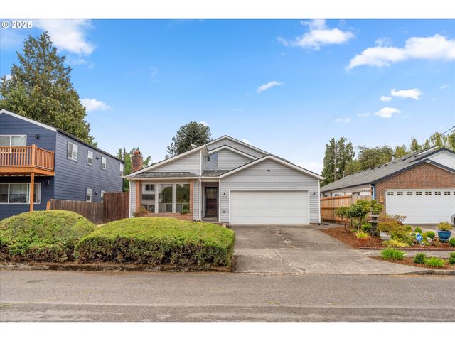 7206 N AMHERST St, Portland, OR 97203