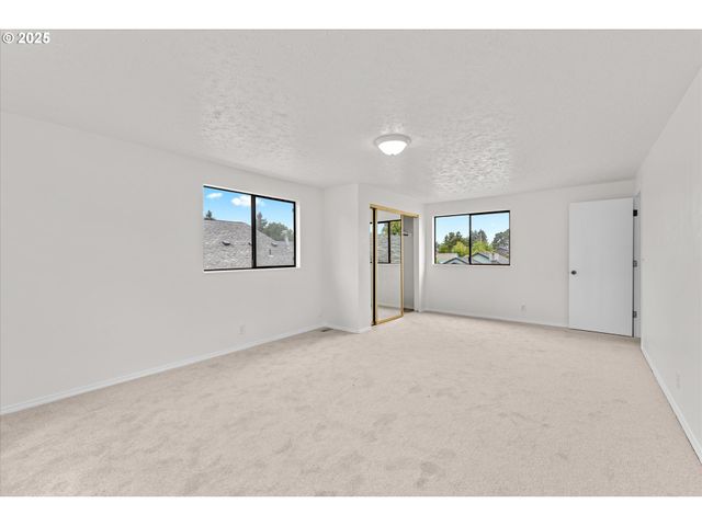 7206 N AMHERST St, Portland, OR 97203