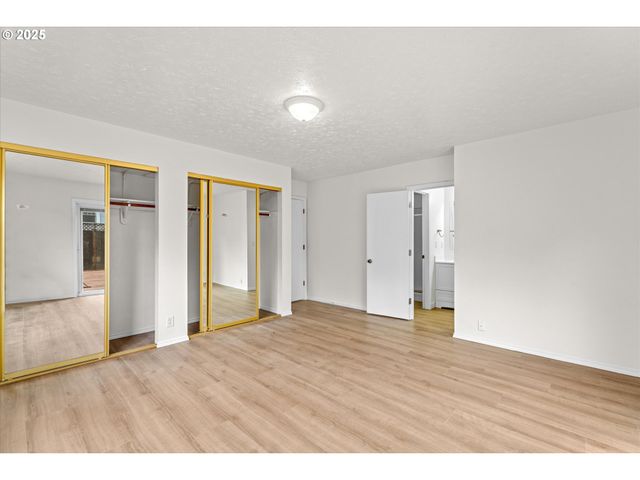 7206 N AMHERST St, Portland, OR 97203
