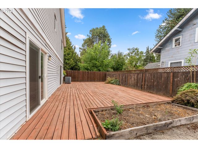 7206 N AMHERST St, Portland, OR 97203