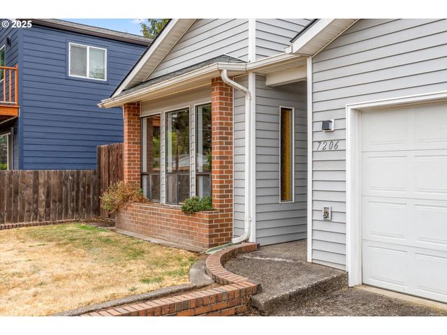 7206 N AMHERST St, Portland, OR 97203