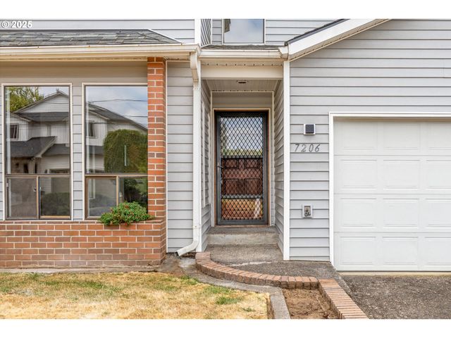 7206 N AMHERST St, Portland, OR 97203