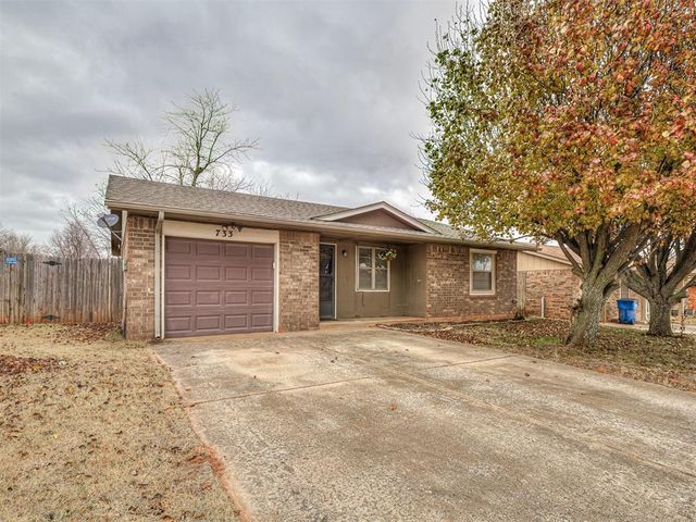 733 W Perry Drive, Mustang, OK 73064