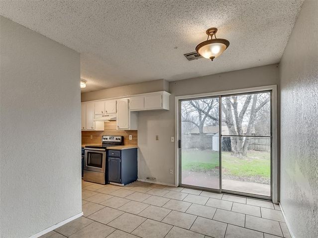 733 W Perry Drive, Mustang, OK 73064