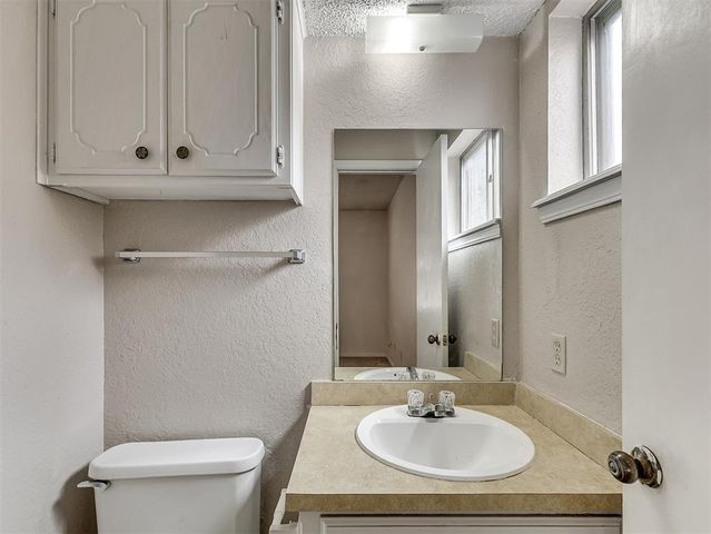 733 W Perry Drive, Mustang, OK 73064