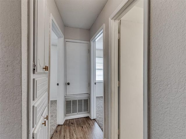 733 W Perry Drive, Mustang, OK 73064