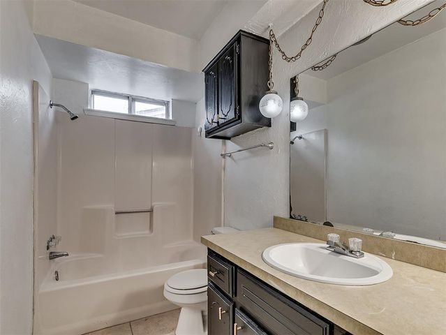 733 W Perry Drive, Mustang, OK 73064