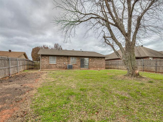 733 W Perry Drive, Mustang, OK 73064
