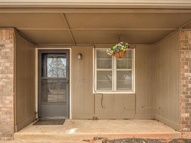733 W Perry Drive, Mustang, OK 73064