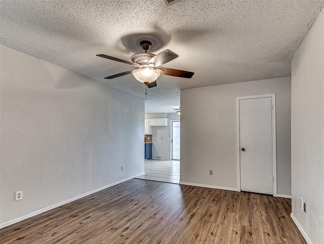 733 W Perry Drive, Mustang, OK 73064