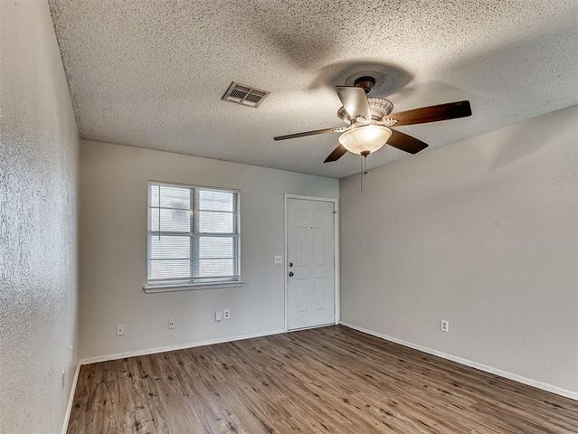 733 W Perry Drive, Mustang, OK 73064