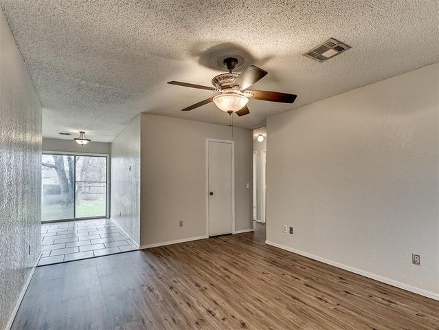 733 W Perry Drive, Mustang, OK 73064