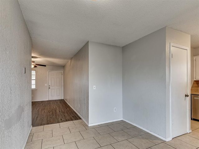 733 W Perry Drive, Mustang, OK 73064