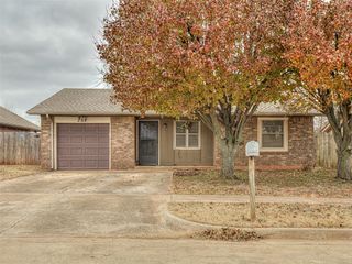 733 W Perry Drive, Mustang, OK 73064