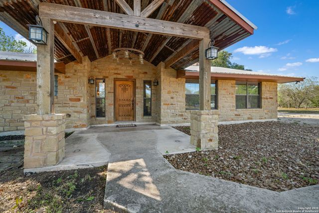 15326 Gross Lane, Lacoste, TX 78039
