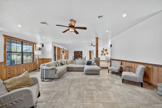 15326 Gross Lane, Lacoste, TX 78039