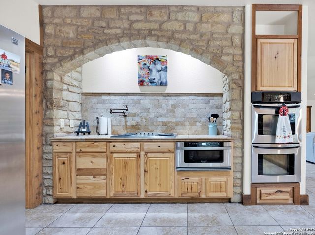 15326 Gross Lane, Lacoste, TX 78039