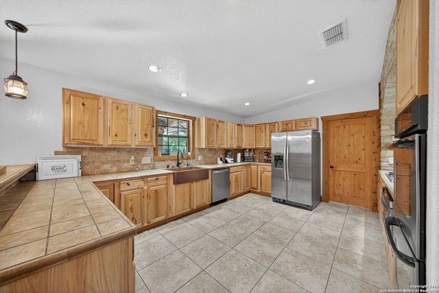 15326 Gross Lane, Lacoste, TX 78039