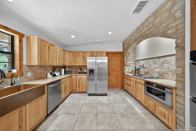 15326 Gross Lane, Lacoste, TX 78039