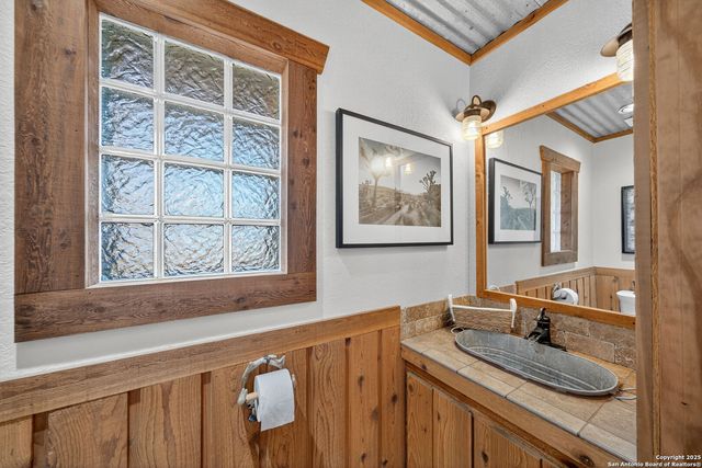 15326 Gross Lane, Lacoste, TX 78039