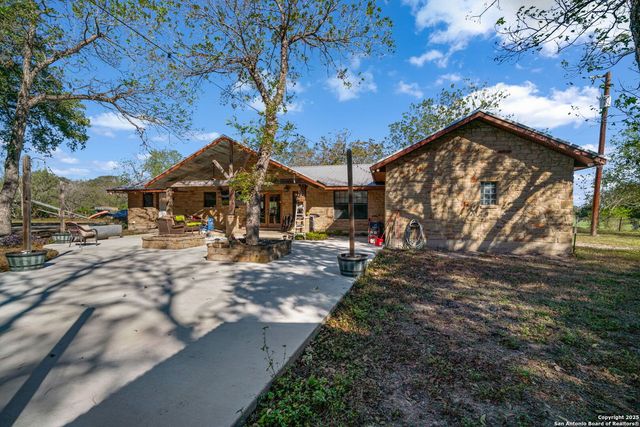 15326 Gross Lane, Lacoste, TX 78039